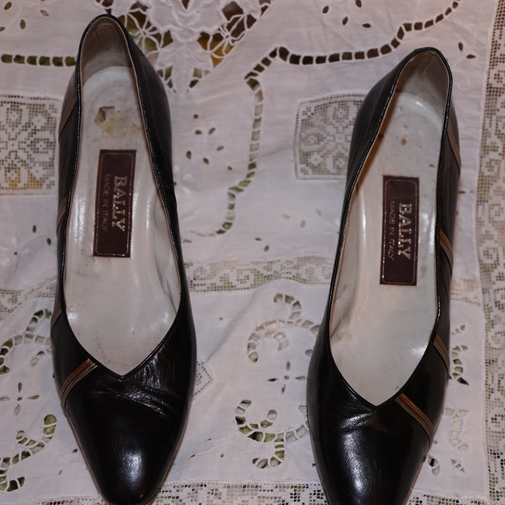 Vintage Bally size 6.5 pumps black 1980s